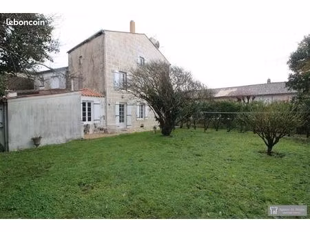 maison 8 pièces 187 m²