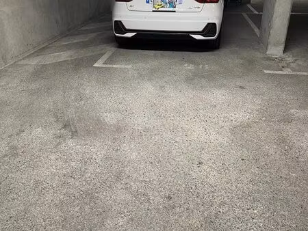 parking à 10 minutes du métro