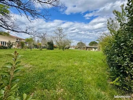 terrains constructibles lasserre-pradère: 2 lots de 580 m² environ chacun