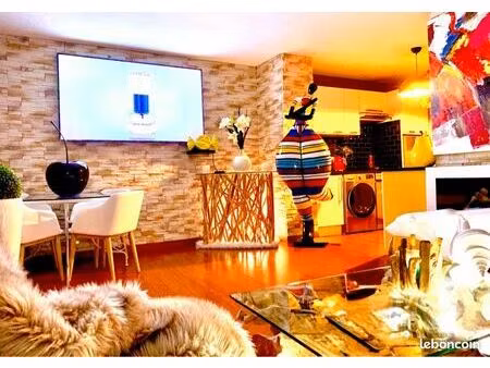 superbe t3 dans une résidence de standing avec piscine terrain de tennis et gardien