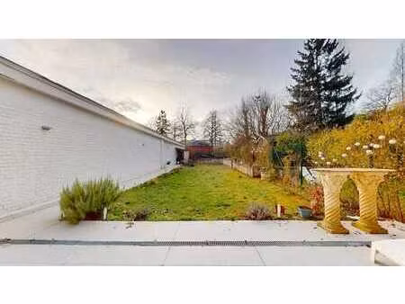 solobosh : bel appartement meuble 2 ch +/-120m2 avec jardin