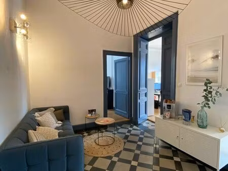 bureau centre ville nîmes