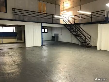 local commercial 150m² + 50m2 bureaux à l'étage