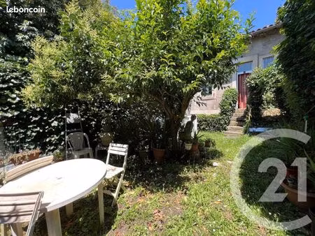 immeuble 180 m² cazeres