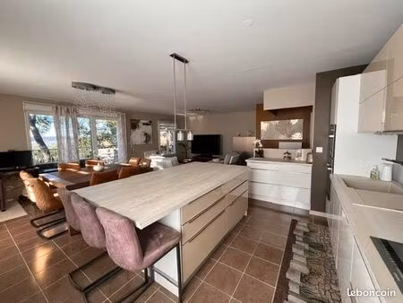 superbe appartement t3 de 82 m²- accès pmr – dernier étage  vue et calme