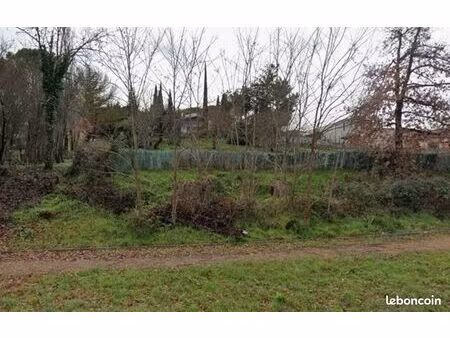 terrain 450 m² aureville