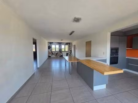 bel appartement avec balcon  2 chambres + parking