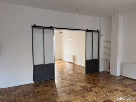 centre grenade 2 locaux 40 m 2 + 100 m 2