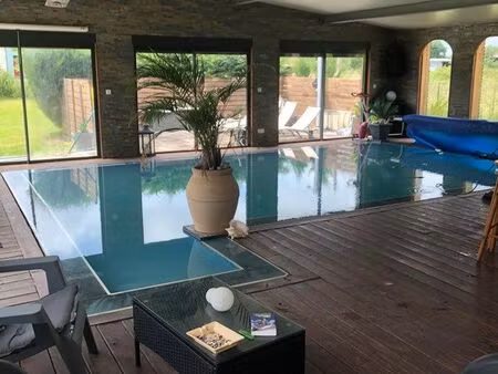 superbe maison piscine intérieure vue sur les pyrénées