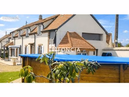 5' axe dreux / chartres  dans bel environnement. village prisé  au calme