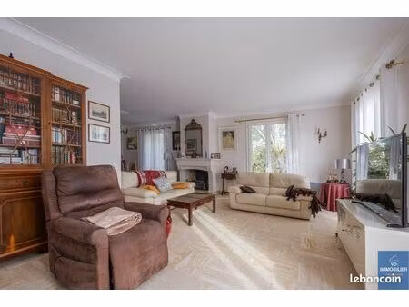 villa 7 pièces 221 m²