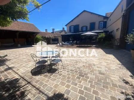 maison 9 pièces 195 m²