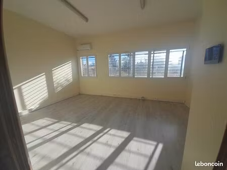 local artisanal 75m² bureau clair dépot