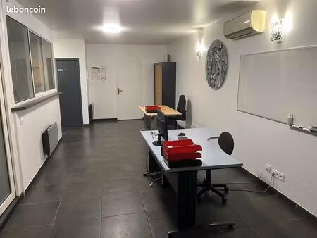 beaux bureaux à louer 85 m2 5 pièces pour 6 personnes