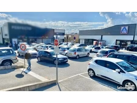 local commercial 132m2 rn7