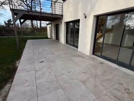 grande maison neuve à louer sur la route des plages