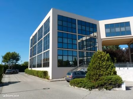 ? plateau de bureaux équipés - aix les milles