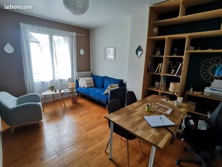 bureau dans cabinet paramedical