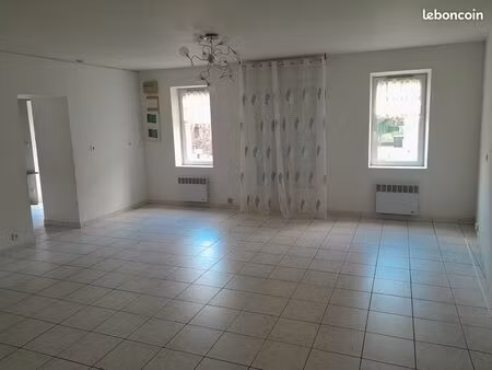 appartement dans maison de village