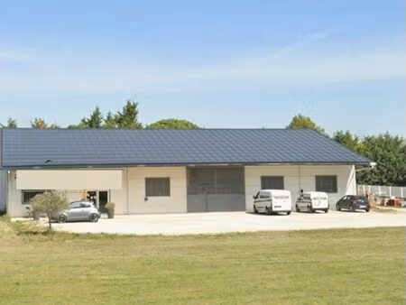 entrepôt 600 m² sur parcelle de 1 895m²