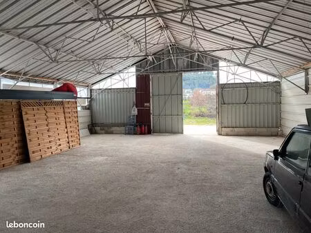 loue hangar 150 m2