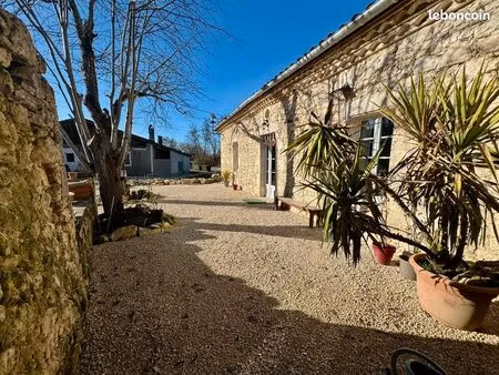 maison . 5 pièces . 250 m²