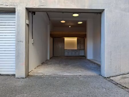 location de box de 28m2 idéal pour les pros