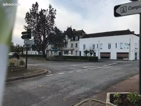 a louer locaux commerciaux 151m2