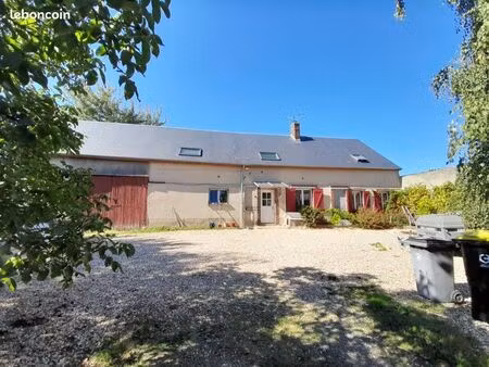 corps de ferme rénové – 165 m² – 5 chambres – terrain 2 700 m² – grange ~45 m² – 12 km de 
