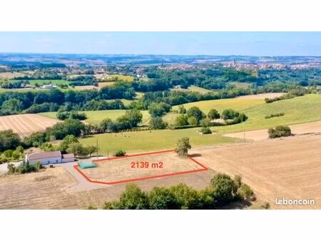 terrain viabilisé & constructible avec vu imprenable sur lectoure & la chaîne des pyrénées