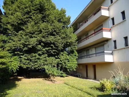 appartement 105 m2 - 3 chambres - terrasse - balcon - 38400