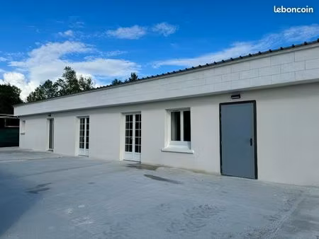 local d’activité / stockage / bureaux / salle