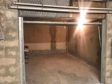 parking/box 1 pièce 15 m²