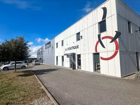 local 715 m² l isle jourdain