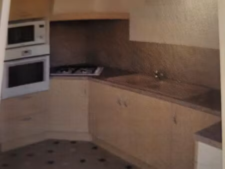 met en location maison 530 euros/mois charges non comprises