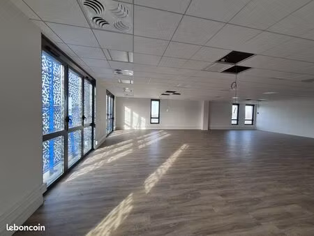 bureau neuf 168 m²
