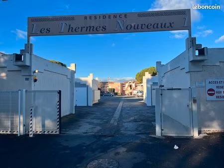 5 places de parking extérieur