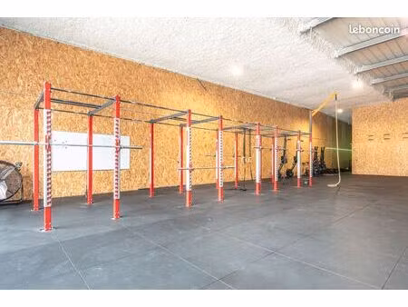 location d’une box crosstraining équipée – 250 m² disponibles