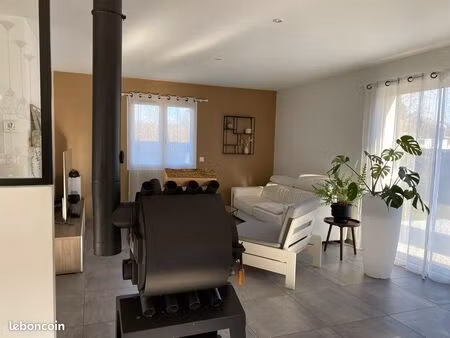 maison de plain-pied récente avec piscine – cœur de village