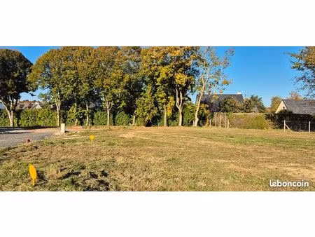 terrain d’angle viabilisé de 371 m² – châteaugiron centre – libre de constructeur