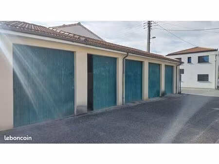 grand box de garage à vendre