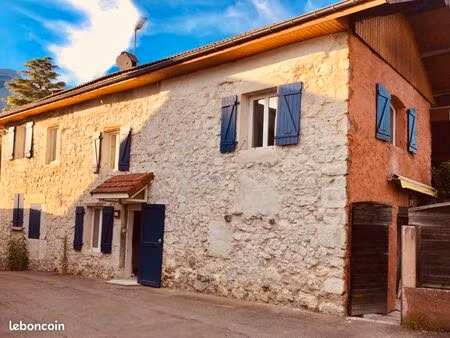 maison de charme en pierres avec piscine