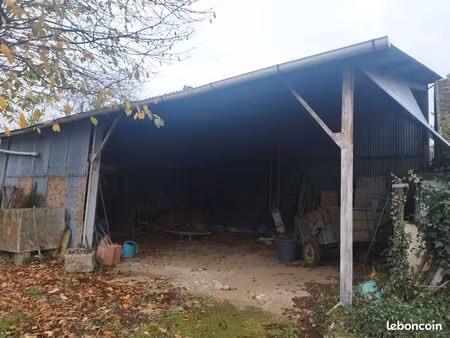 terrain constructible avec hangar