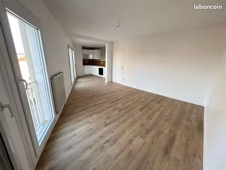 ? t2 lumineux sans vis à vis - 59 9 m² - refait à neuf– hyper centre de feurs - disponible