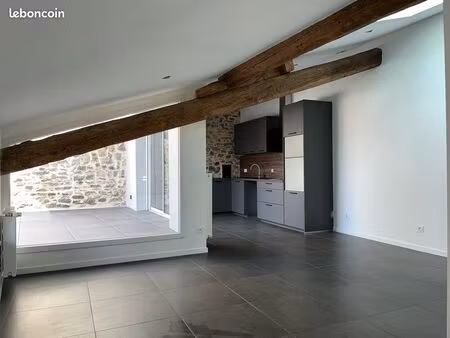 logement t3 rénové à neuf + garage