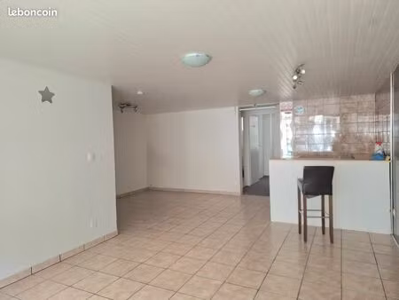 local commercial à louer ou à vendre