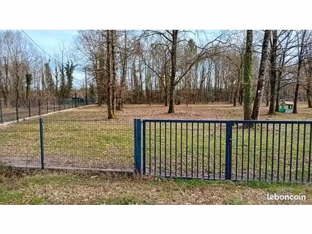 vente terrain constructible 2140 m² clôturé et viabilisé en eau