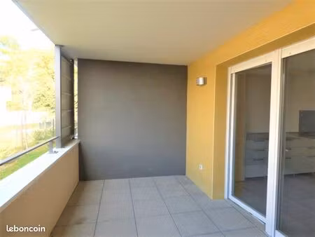 studio avec grande terrasse + parking – quartier recherché