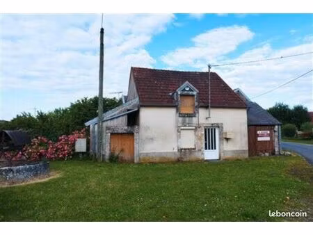 maison à rénover 50 m² garage attenant  grenier  dépendances