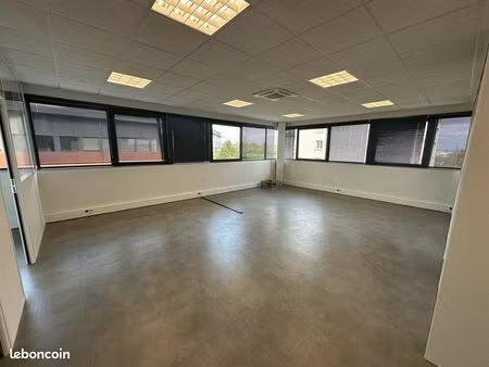 bureaux 113 m²